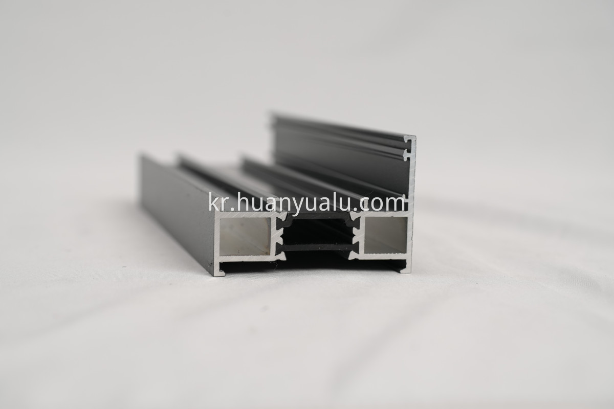 Thermal insulation profiles